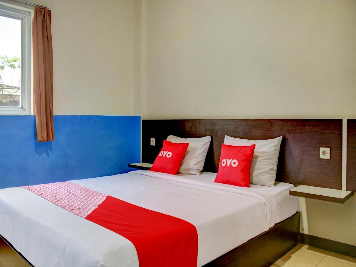 Oyo 90162 Remboelan Guest House Sungai Lutus Exterior foto