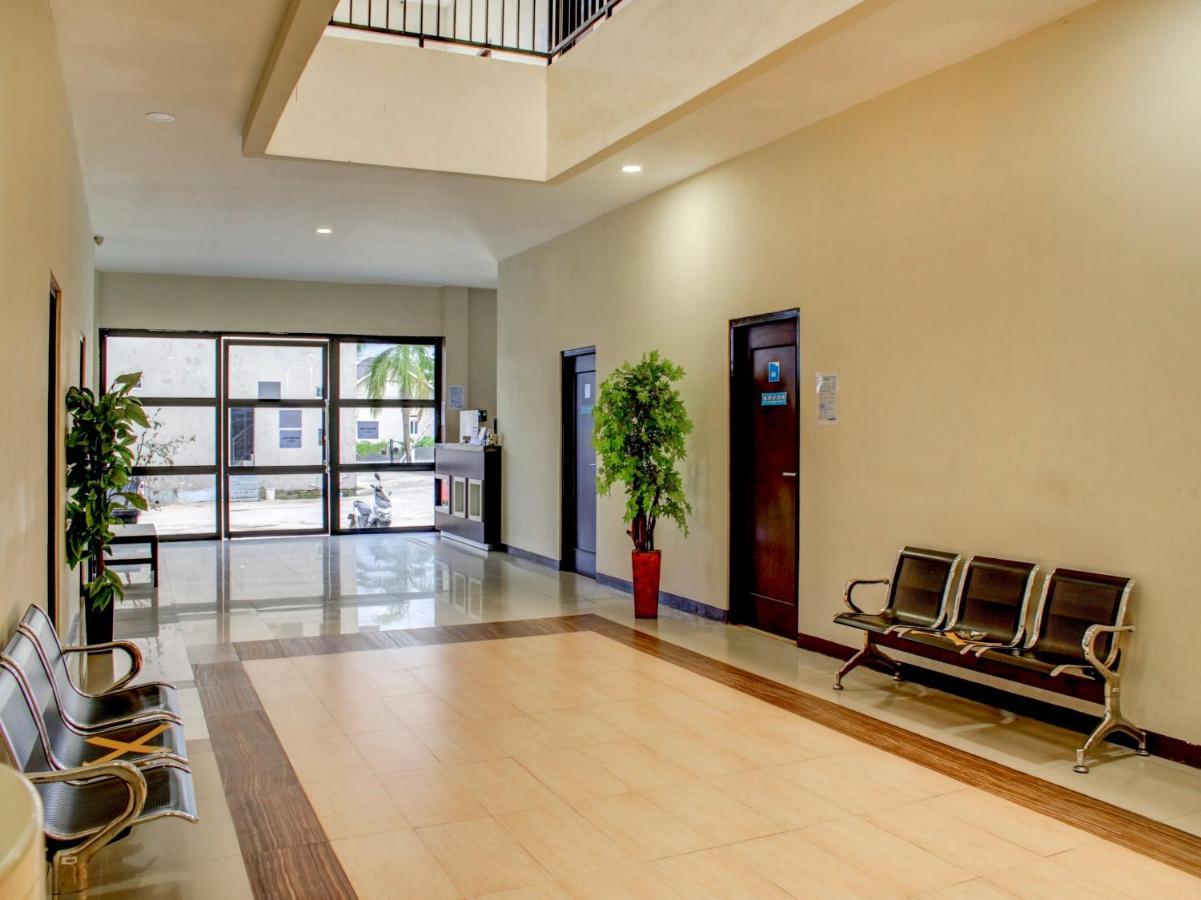Oyo 90162 Remboelan Guest House Sungai Lutus Exterior foto